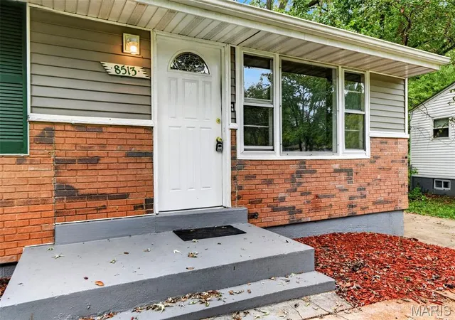 Photo 3 of Single family home for sale at 8513 Steve Ave, Hazelwood, MO 63042 | MLS# MIS26062283 | Listing updated on 2026-10-01