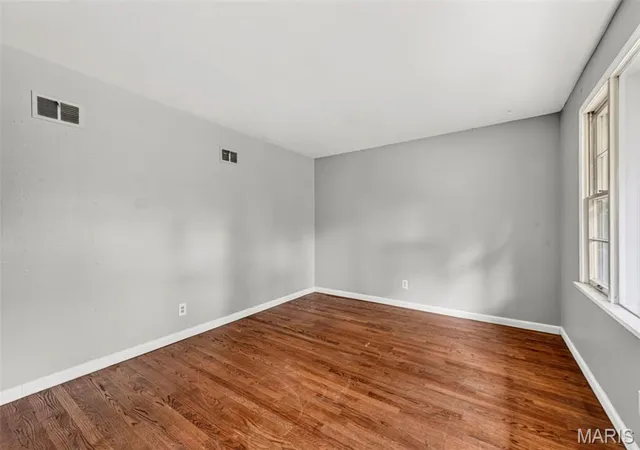 Photo 4 of Single family home for sale at 8513 Steve Ave, Hazelwood, MO 63042 | MLS# MIS26062283 | Listing updated on 2026-10-01