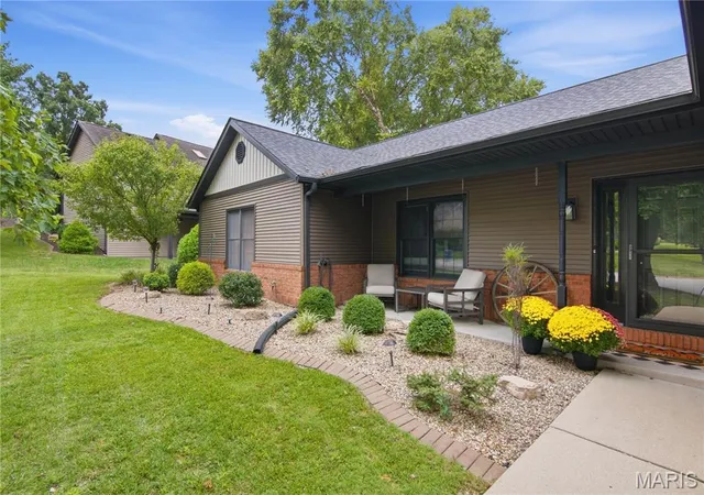 Photo 1 of Single family home for sale at 104 Archview Dr, Belleville, IL 62221 | MLS# MIS26062288 | Listing updated on 2026-10-05