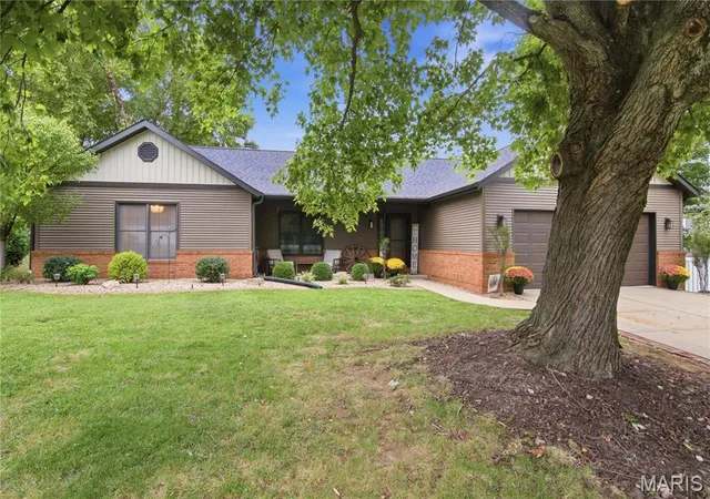 Photo 2 of Single family home for sale at 104 Archview Dr, Belleville, IL 62221 | MLS# MIS26062288 | Listing updated on 2026-10-05