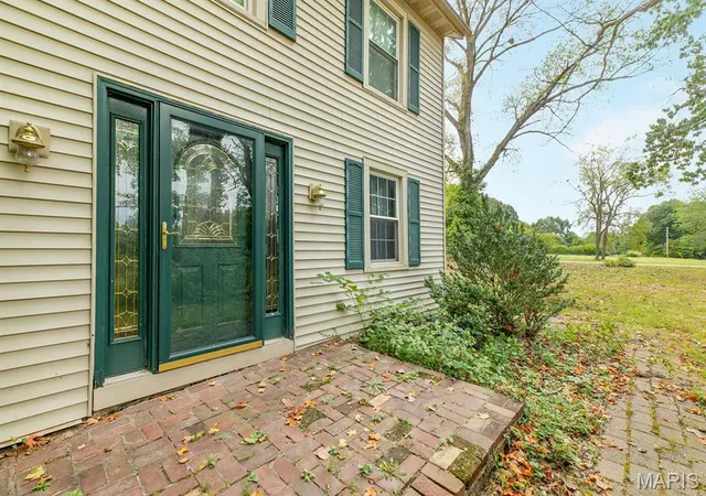 Photo 4 of Sale Pending at 1108 Bethany Ln, Godfrey, IL 62035 | MLS# MIS26062302 | Listing updated on 2026-10-05