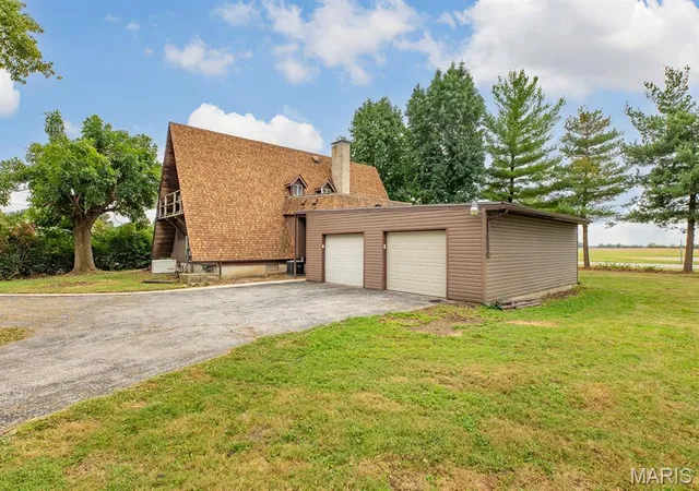Photo 3 of Sale Pending at 804 S Franklin St, Bunker Hill, IL 62014 | MLS# MIS26062303 | Listing updated on 2026-09-28