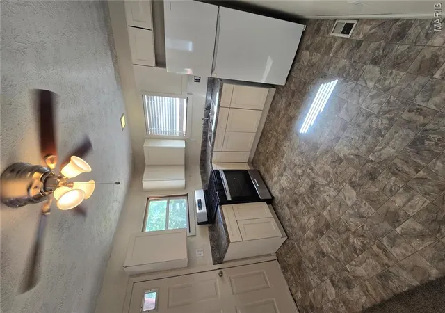 Photo 2 of Single family home for sale at 419 S Jefferson Ave, Collinsville, IL 62234 | MLS# MIS26062307 | Listing updated on 2026-10-03