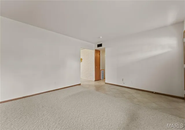 Photo 4 of Single family home for sale at 833 Weedel Dr, Arnold, MO 63010 | MLS# MIS26062308 | Listing updated on 2026-10-04