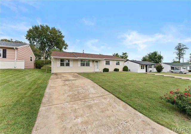 Photo 1 of Single family home for sale at 833 Weedel Dr, Arnold, MO 63010 | MLS# MIS26062308 | Listing updated on 2026-10-04