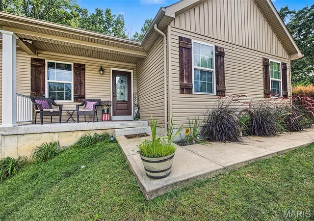 Photo 3 of Single family home for sale at 112 Lawrence Dr, House Springs, MO 63051 | MLS# MIS26062311 | Listing updated on 2026-10-05