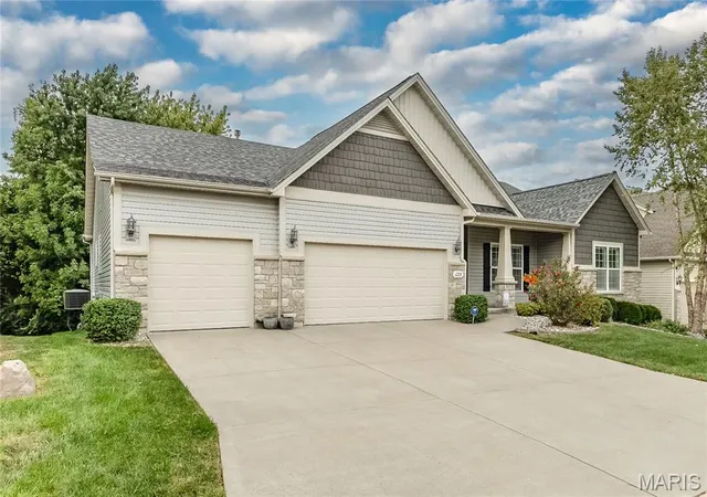 Photo 3 of Single family home for sale at 1229 Cashmere Ln, Saint Peters, MO 63376 | MLS# MIS26062314 | Listing updated on 2026-10-08