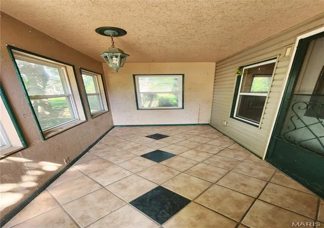 Photo 3 of Single family home for sale at 510 N Oak St, Owensville, MO 65066 | MLS# MIS26062315 | Listing updated on 2026-10-02