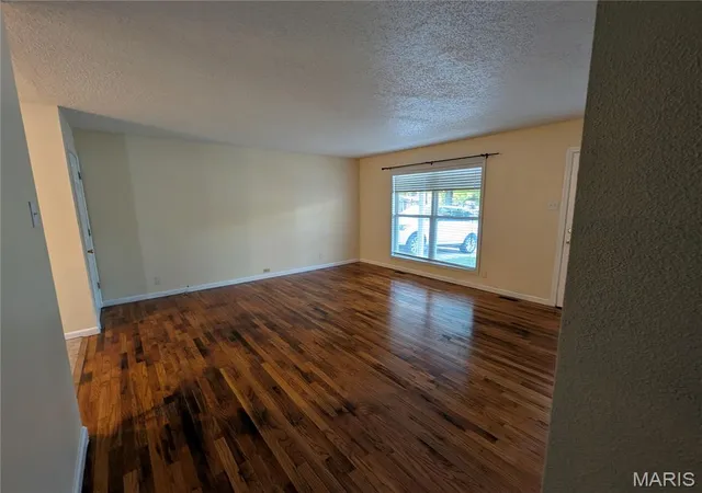 Photo 2 of Single family home for sale at 2305 Stoney End Ct, Florissant, MO 63031 | MLS# MIS26062321 | Listing updated on 2026-10-19