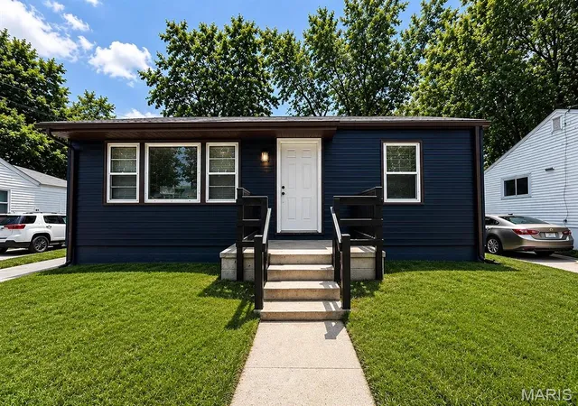 Photo 1 of Single family home for sale at 24 Vierling Dr, Saint Louis, MO 63135 | MLS# MIS26062327 | Listing updated on 2026-09-29