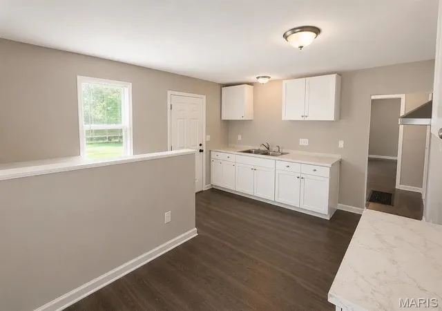 Photo 2 of Single family home for sale at 24 Vierling Dr, Saint Louis, MO 63135 | MLS# MIS26062327 | Listing updated on 2026-09-29