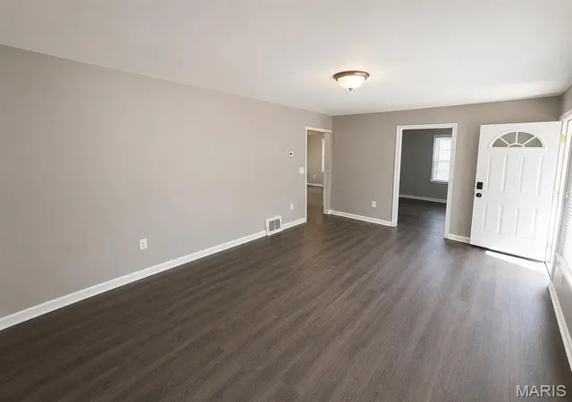 Photo 3 of Single family home for sale at 24 Vierling Dr, Saint Louis, MO 63135 | MLS# MIS26062327 | Listing updated on 2026-09-29