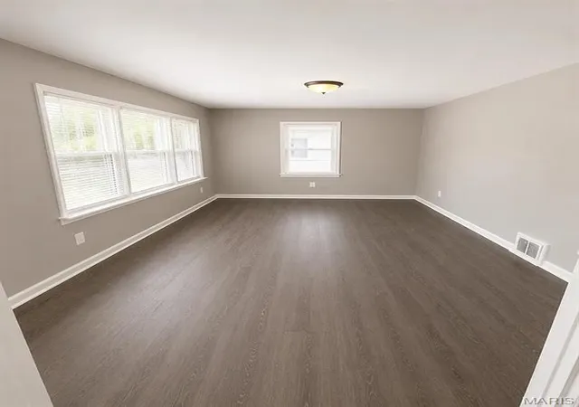 Photo 3 of Single family home for sale at 24 Vierling Dr, Saint Louis, MO 63135 | MLS# MIS26062327 | Listing updated on 2026-09-29