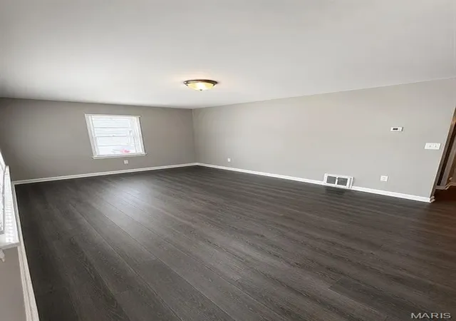 Photo 4 of Single family home for sale at 24 Vierling Dr, Saint Louis, MO 63135 | MLS# MIS26062327 | Listing updated on 2026-09-29