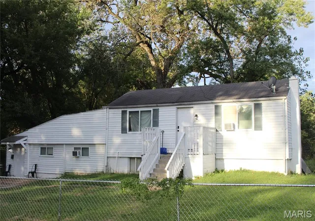 Photo 2 of Single family home for sale at 10153 Earl Dr, Saint Louis, MO 63136 | MLS# MIS26062334 | Listing updated on 2026-09-29