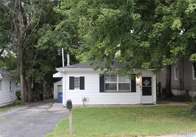 Photo 2 of Single family home for sale at 40 Connolly Dr, Saint Louis, MO 63135 | MLS# MIS26062338 | Listing updated on 2026-09-29