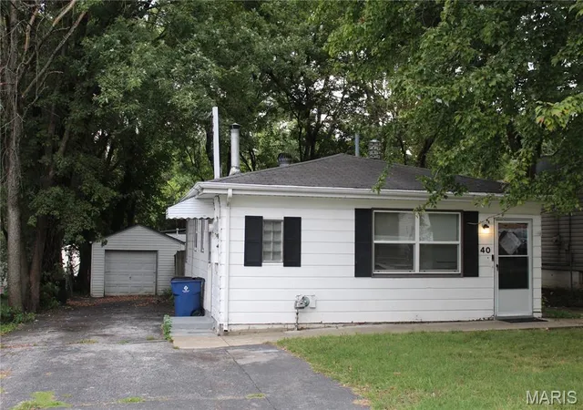 Photo 3 of Single family home for sale at 40 Connolly Dr, Saint Louis, MO 63135 | MLS# MIS26062338 | Listing updated on 2026-09-29