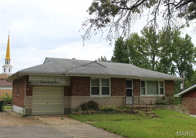 Photo 1 of Single family home for sale at 1295 Chambers Rd, Saint Louis, MO 63137 | MLS# MIS26062340 | Listing updated on 2026-09-29