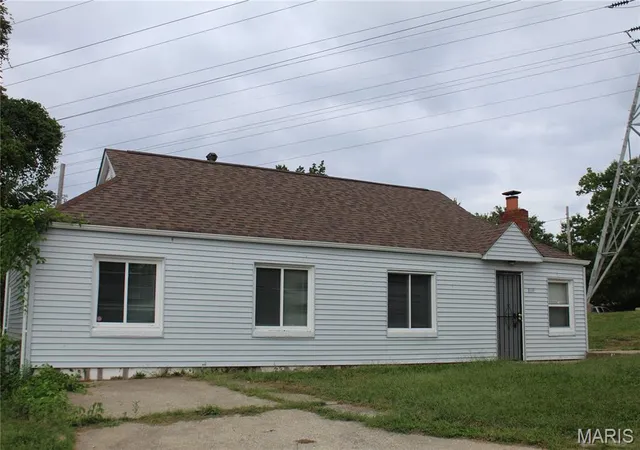 Photo 2 of Single family home for sale at 8109 Cler Ave, Saint Louis, MO 63114 | MLS# MIS26062347 | Listing updated on 2026-09-29