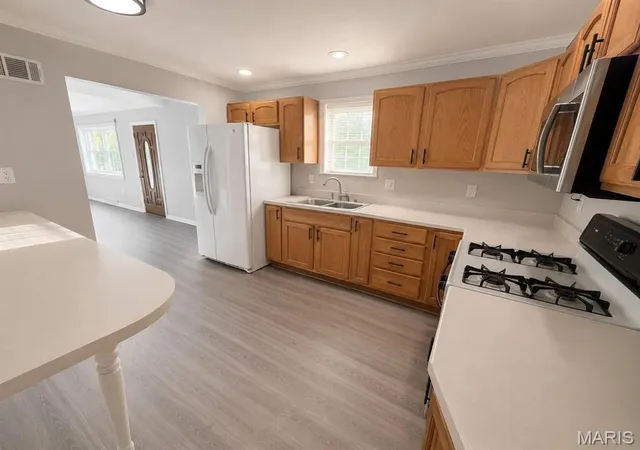 Photo 4 of Single family home for sale at 1536 Salerno Dr, Saint Louis, MO 63133 | MLS# MIS26062348 | Listing updated on 2026-09-29