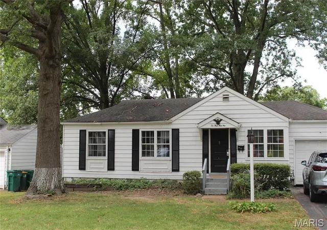 Photo 2 of Single family home for sale at 10331 Ewell Dr, Saint Louis, MO 63137 | MLS# MIS26062349 | Listing updated on 2026-09-29