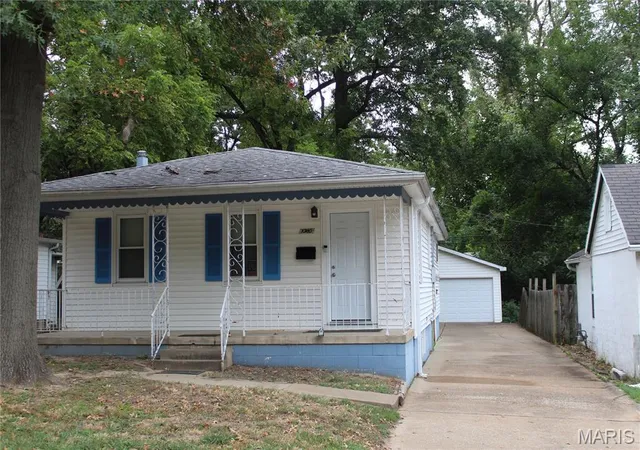 Photo 2 of Single family home for sale at 10180 Count Dr, Saint Louis, MO 63136 | MLS# MIS26062350 | Listing updated on 2026-09-30