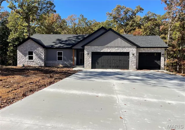 Photo 2 of Single family home for sale at 130 Bristol Ridge Dr, Troy, MO 63379 | MLS# MIS26062352 | Listing updated on 2026-09-27