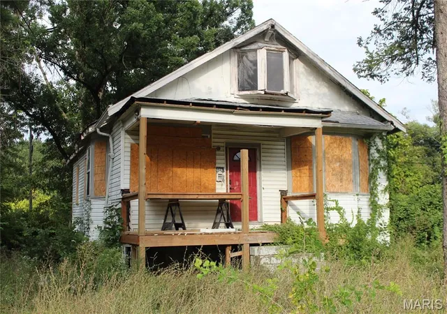 Photo 2 of Single family home for sale at 2629 Terrace Ln, Saint Louis, MO 63136 | MLS# MIS26062353 | Listing updated on 2026-09-29