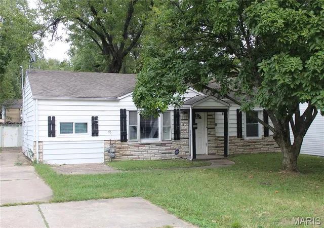 Photo 1 of Single family home for sale at 9802 Dennis Dr, Saint Louis, MO 63136 | MLS# MIS26062359 | Listing updated on 2026-09-29