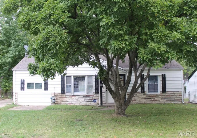Photo 2 of Single family home for sale at 9802 Dennis Dr, Saint Louis, MO 63136 | MLS# MIS26062359 | Listing updated on 2026-09-29