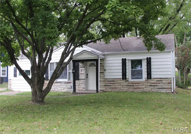 Photo 3 of Single family home for sale at 9802 Dennis Dr, Saint Louis, MO 63136 | MLS# MIS26062359 | Listing updated on 2026-09-29