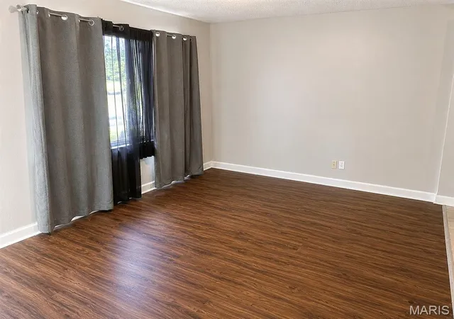 Photo 3 of Single family home for sale at 9802 Dennis Dr, Saint Louis, MO 63136 | MLS# MIS26062359 | Listing updated on 2026-09-29