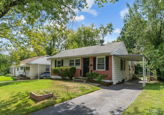 Photo 2 of Single family home for sale at 416 Lanark Rd, Saint Louis, MO 63137 | MLS# MIS26062360 | Listing updated on 2026-10-03