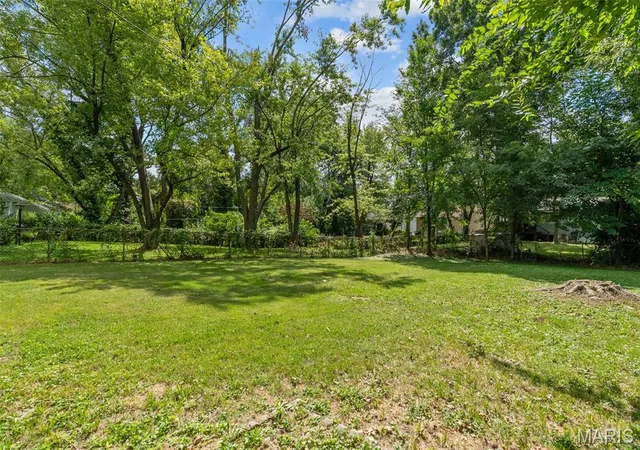 Photo 3 of Single family home for sale at 416 Lanark Rd, Saint Louis, MO 63137 | MLS# MIS26062360 | Listing updated on 2026-10-03