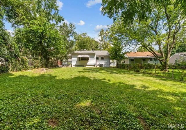 Photo 4 of Single family home for sale at 416 Lanark Rd, Saint Louis, MO 63137 | MLS# MIS26062360 | Listing updated on 2026-10-03