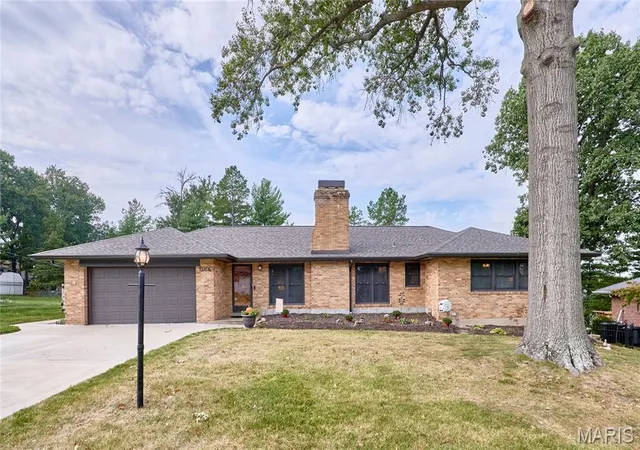 Single family home for sale at 4518 Bellewood Dr, Saint Louis, MO 63125 | MLS# MIS26062361