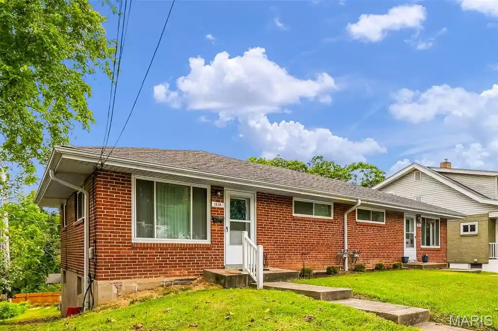 Listing Photo 2 - Condo for sale in 1514 Yale Ave located at 1514 Yale Ave, Saint Louis, MO 63117 - Unit 1514 Yale Ave