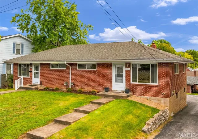 Photo 3 of Multi family home for sale at 1514 Yale Ave, Saint Louis, MO 63117 | MLS# MIS26062362 | Listing updated on 2026-09-27