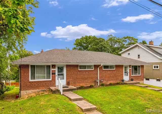 Listing Photo 4 - Condo for sale in building located at 1514 Yale Ave, Saint Louis, MO 63117