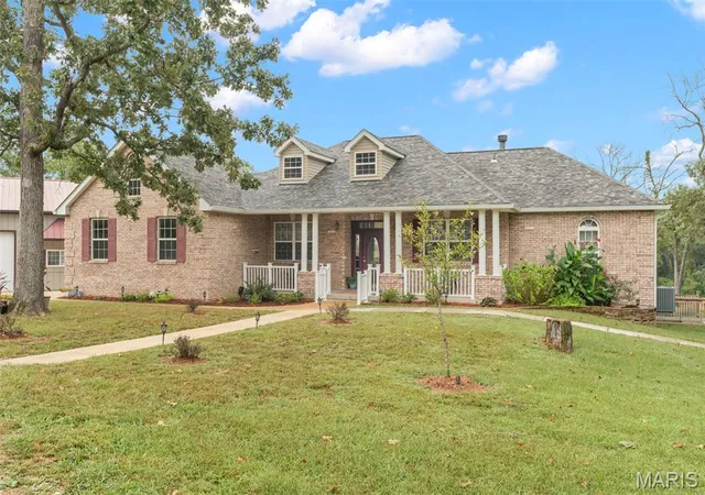 Photo 1 of Single family home for sale at 910 Oak Pass Ln, Sullivan, MO 63080 | MLS# MIS26062363 | Listing updated on 2026-10-07