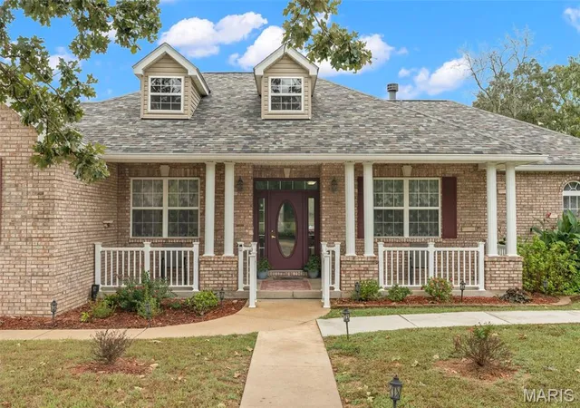 Photo 2 of Single family home for sale at 910 Oak Pass Ln, Sullivan, MO 63080 | MLS# MIS26062363 | Listing updated on 2026-10-07