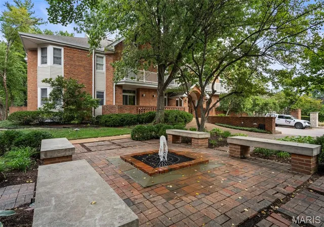 Listing Photo 1 - Condo for sale in building located at 29 Country Clb Ter, Kirkwood, MO 63122