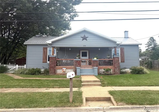 Photo 4 of Single family home for sale at 208 E 1st Street, Farmington, MO 63640 | MLS# MIS26062369 | Listing updated on 2026-10-05