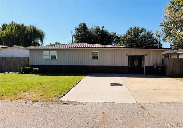Single family home for sale at 407 N Short St, Advance, MO 63730 | MLS# MIS26062373