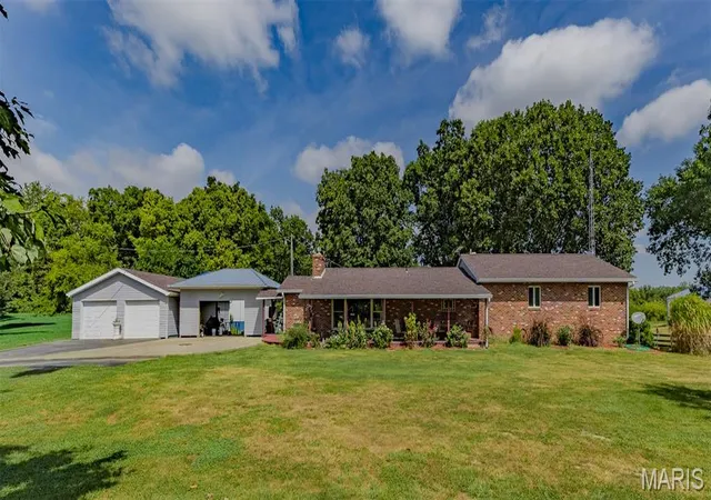Photo 3 of Single family home for sale at 10602 Blooming Grv Rd, Palmyra, IL 62674 | MLS# MIS26062376 | Listing updated on 2026-09-28