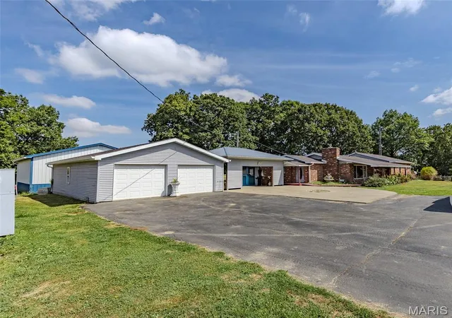 Photo 4 of Single family home for sale at 10602 Blooming Grv Rd, Palmyra, IL 62674 | MLS# MIS26062376 | Listing updated on 2026-09-28
