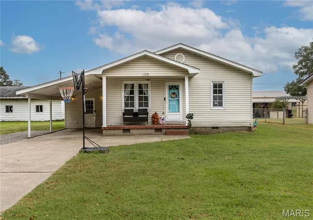 Photo 1 of Single family home for sale at 108 S West St, Oran, MO 63771 | MLS# MIS26062377 | Listing updated on 2026-10-08