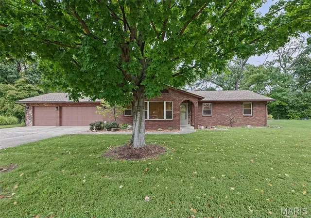 Photo 1 of Single family home for sale at 217 Hall Point, Fairview Heights, IL 62208 | MLS# MIS26062379 | Listing updated on 2026-10-03