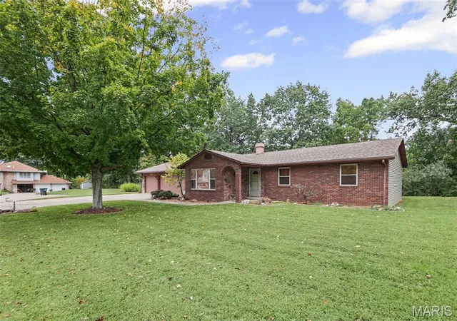 Photo 3 of Single family home for sale at 217 Hall Point, Fairview Heights, IL 62208 | MLS# MIS26062379 | Listing updated on 2026-10-03