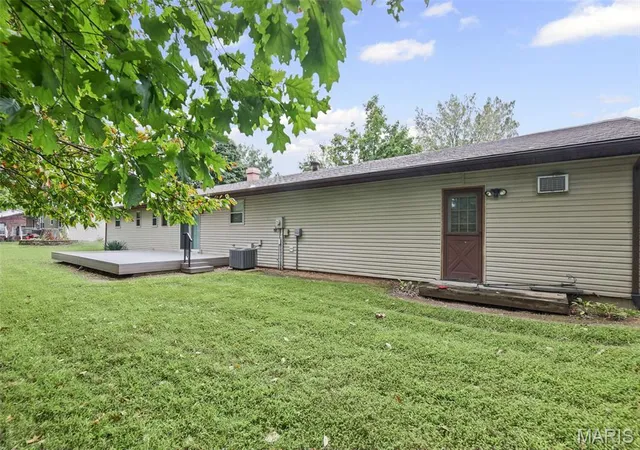 Photo 3 of Single family home for sale at 217 Hall Point, Fairview Heights, IL 62208 | MLS# MIS26062379 | Listing updated on 2026-10-03